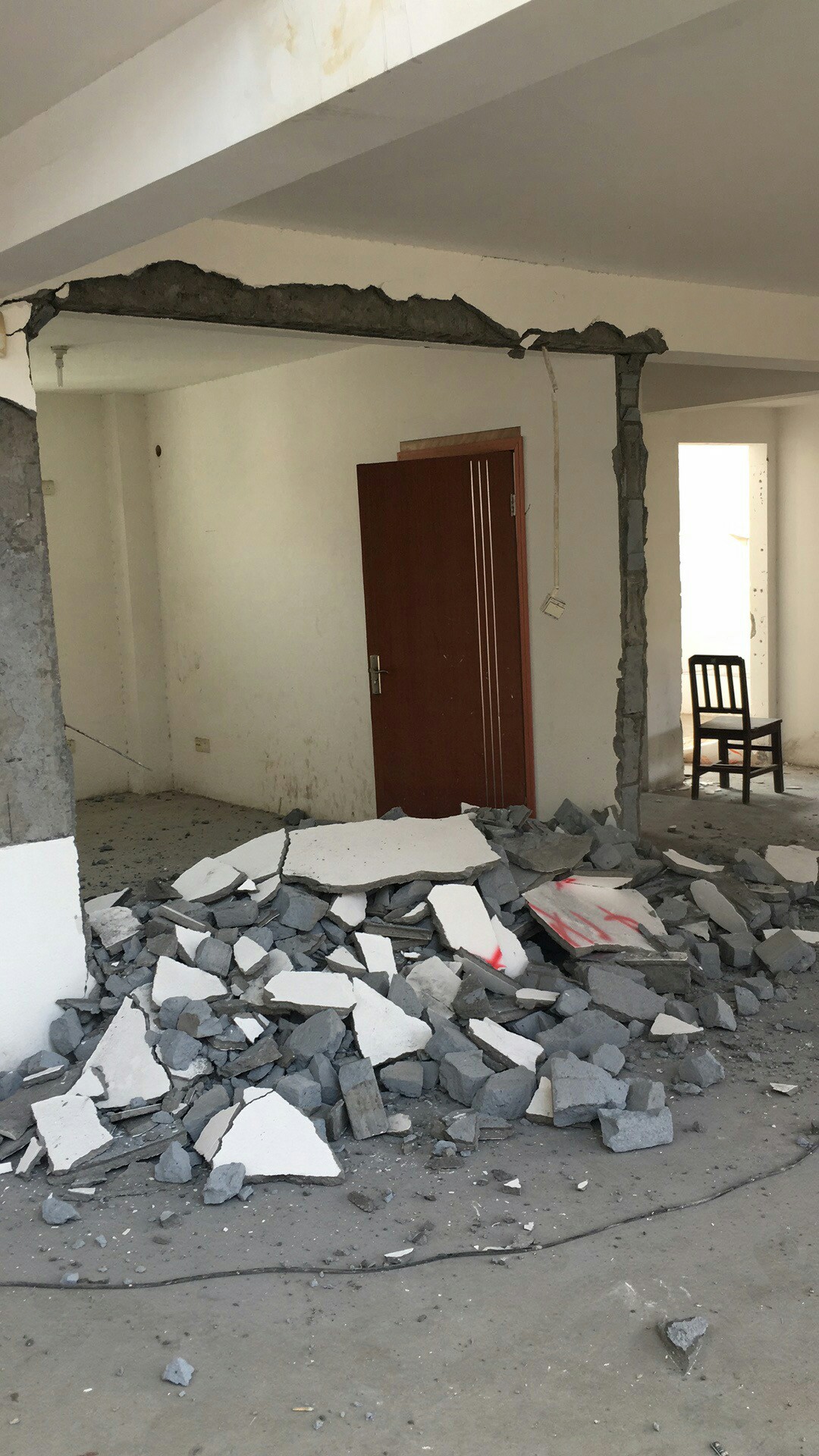 裝修拆墻與墻面翻新費用:計算方法與影響因素